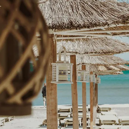 Cazare Mamaia Nord! Alezzi Beach Resort Apartament *